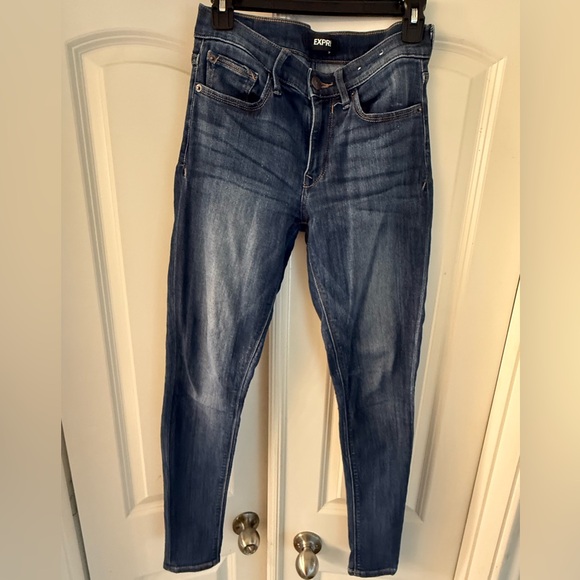 Express Mid Rise Medium Wash Jeans - Picture 1 of 6